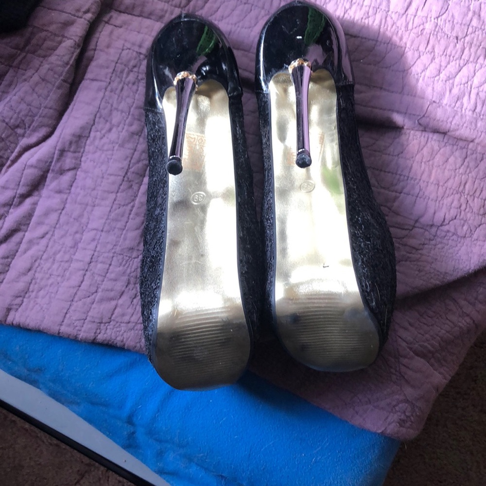 Heels - Picture 3 of 4
